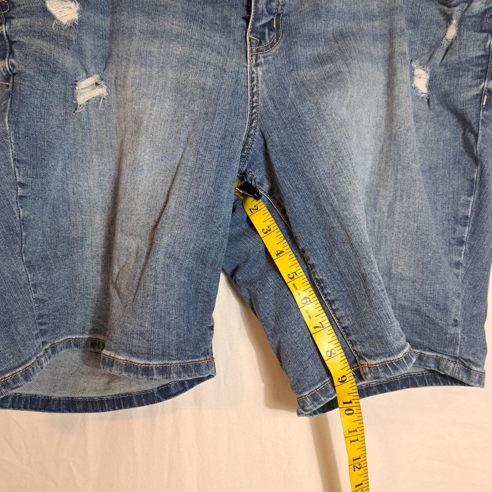 Torrid Denim Shorts Size 22 stretch Bermuda Women's Plus Cotton Spandex Blend - Picture 8 of 9